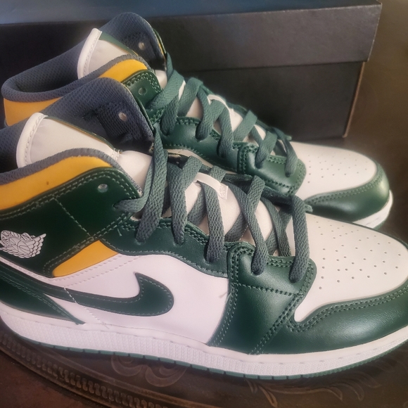 Air Jordan 1 mid (GS) - Picture 3 of 6